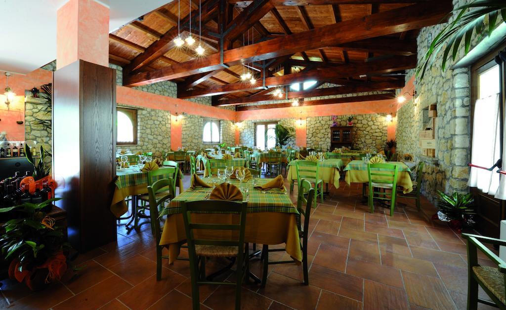 Al Giumani Hotel Mammola Værelse billede